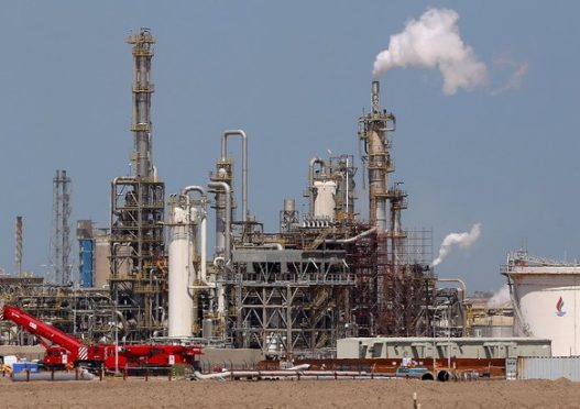 KUWAIT-OIL-STRIKE A general view taken on April 16, 2016 shows the Shuaiba oil refinery south of Kuwait City. - Kuwaiti oil workers plan to go on strike on April 17, 2016 in protest to what they call the government's plan to cut their annual benefits and bonuses. (Photo by YASSER AL-ZAYYAT / AFP)